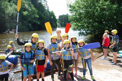 kids raft building at uk english activity camp
