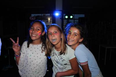 teenage girls summer camp london uk learn english